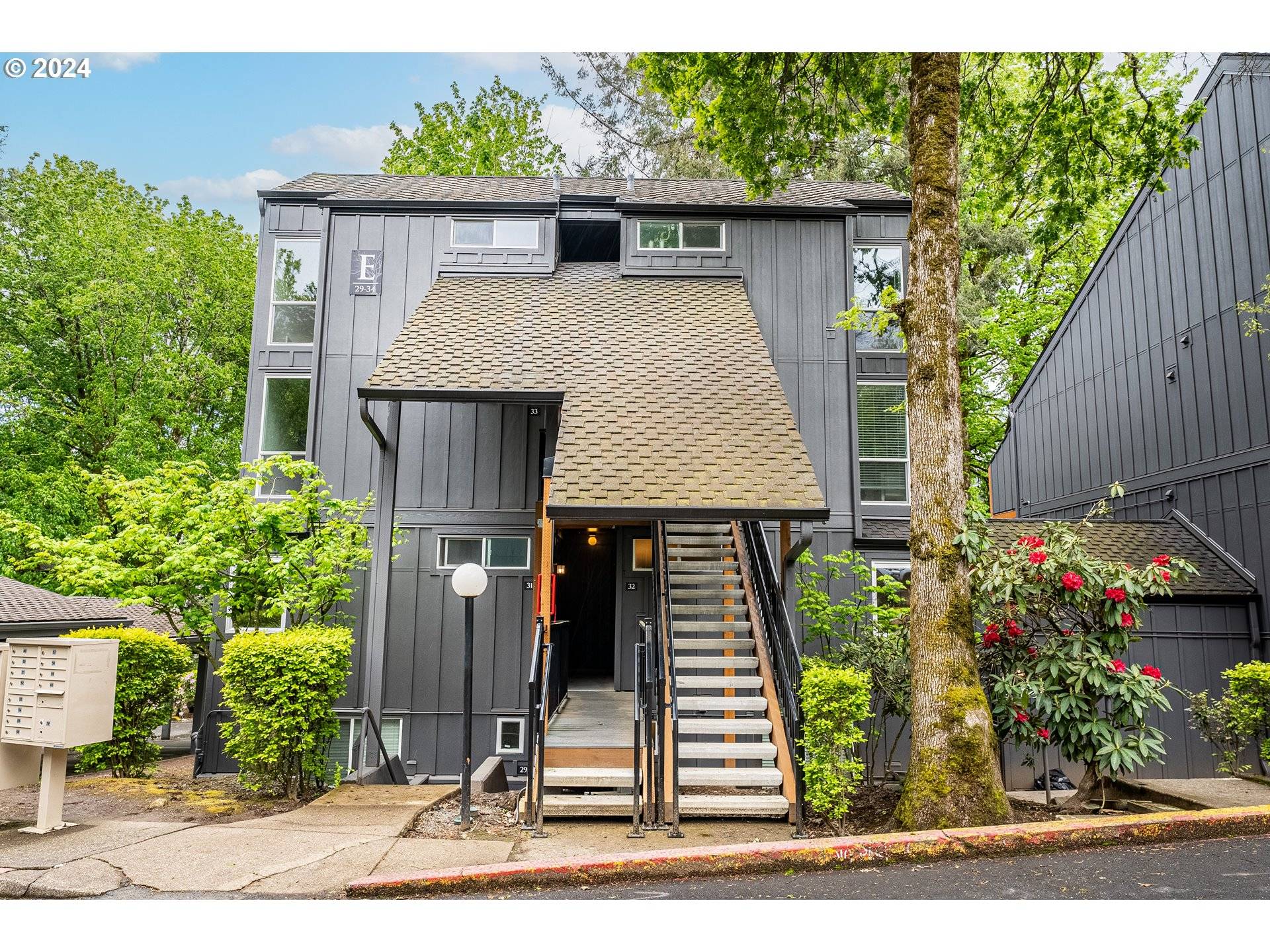 Lake Oswego, OR 97035,100 KERR PKWY #32