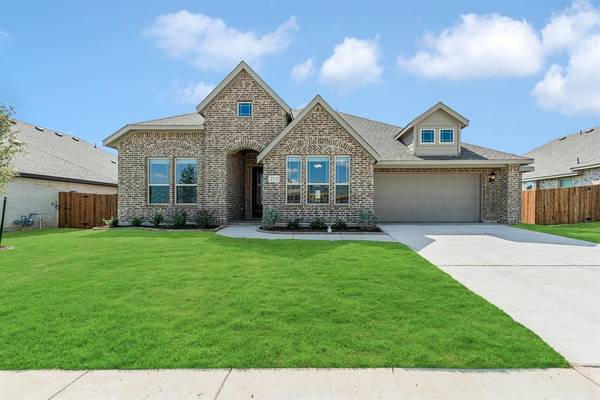 212 Claywood Drive, Glenn Heights, TX 75154