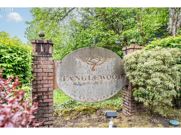 Lake Oswego, OR 97035,100 KERR PKWY #32