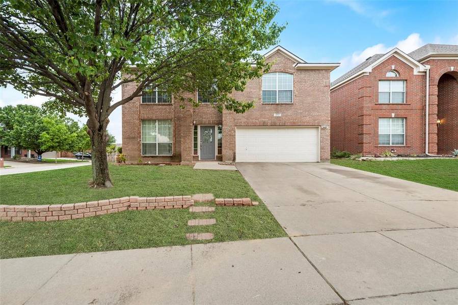 10701 Braemoor Drive, Fort Worth, TX 76052