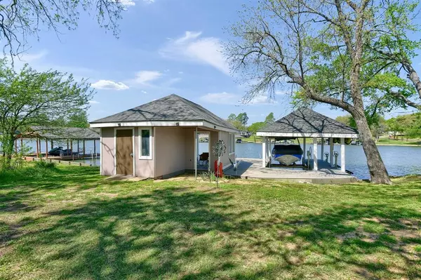 Lake Kiowa, TX 76240,1340 Kiowa Drive E