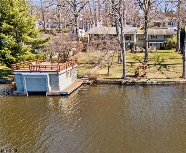 77 Yacht Club Dr, Jefferson Twp., NJ 07849