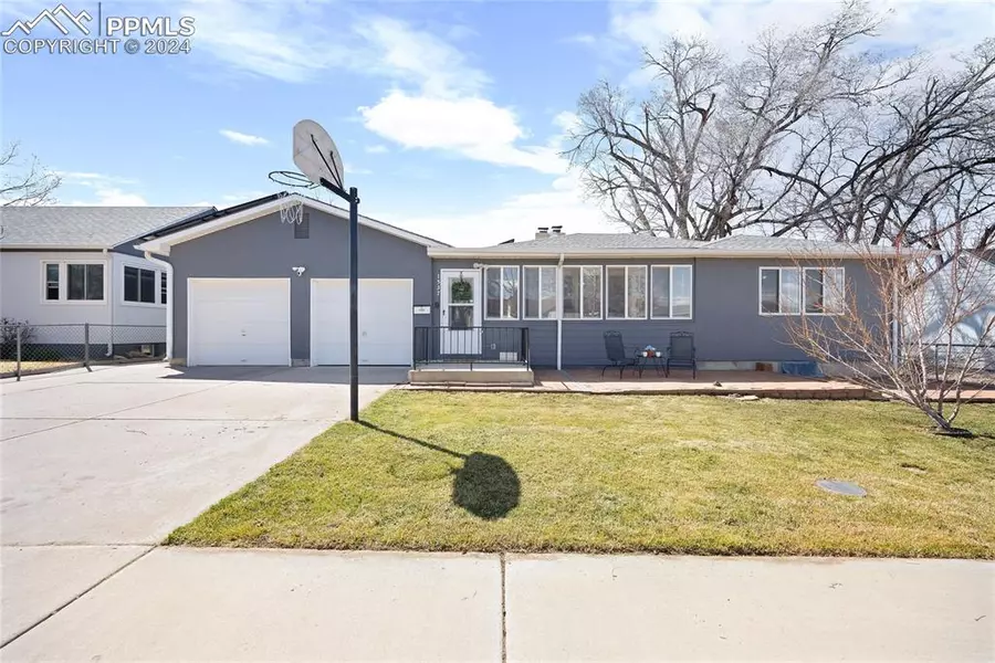 1537 Alexander CIR, Pueblo, CO 81001