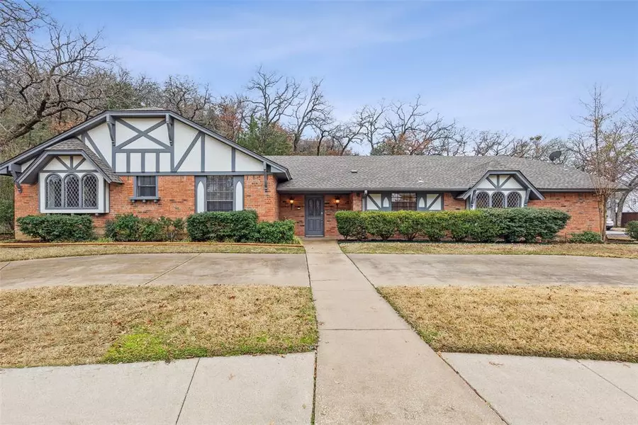 2806 Westwood Drive, Arlington, TX 76012