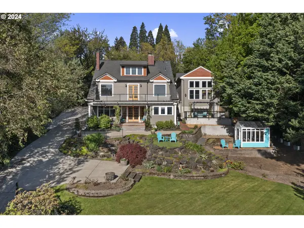 7401 S CORBETT AVE, Portland, OR 97219