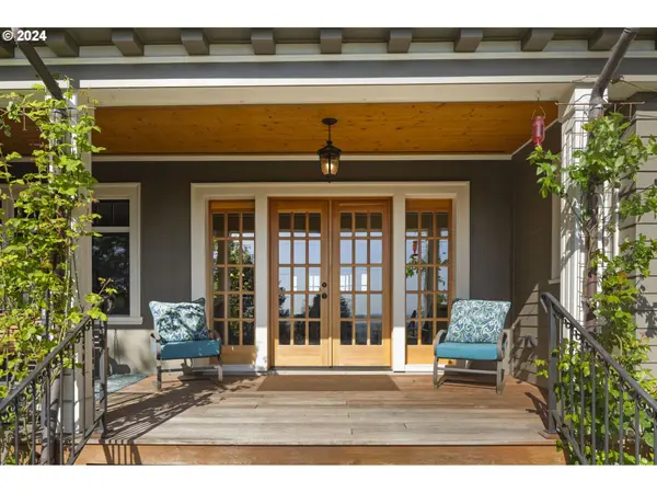 7401 S CORBETT AVE, Portland, OR 97219