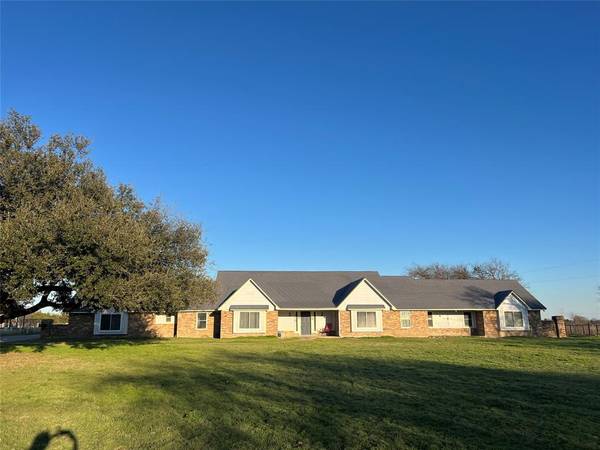 2010 S Houston School Road, Lancaster, TX 75146