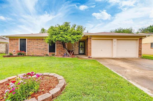 1128 Briar Creek Drive, Benbrook, TX 76126