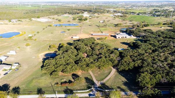 4008 Tall Oaks Lane, Crowley, TX 76036