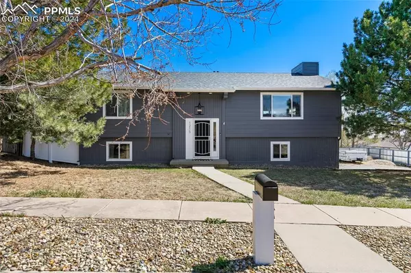 1215 Half Circle LN, Colorado Springs, CO 80915