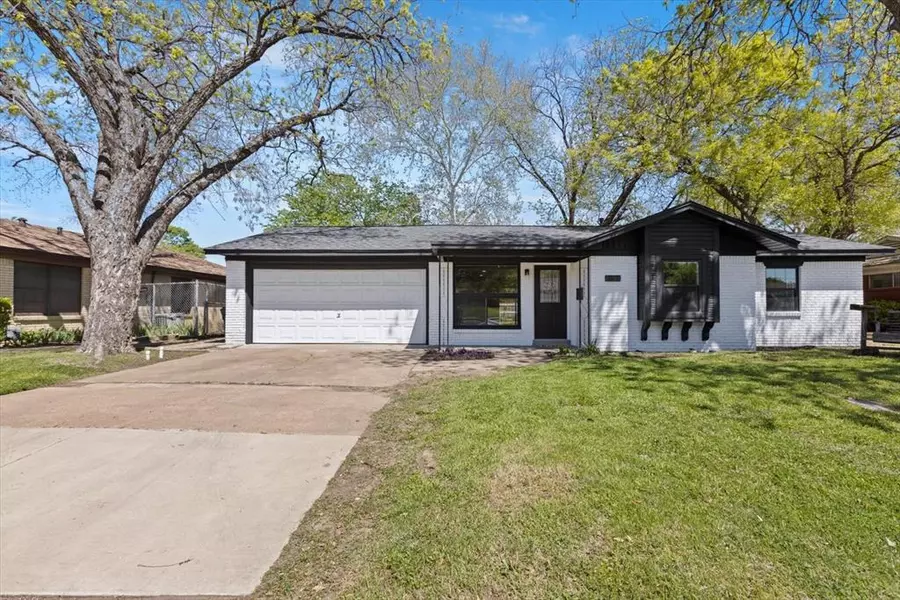 1301 E Mitchell Street, Arlington, TX 76010