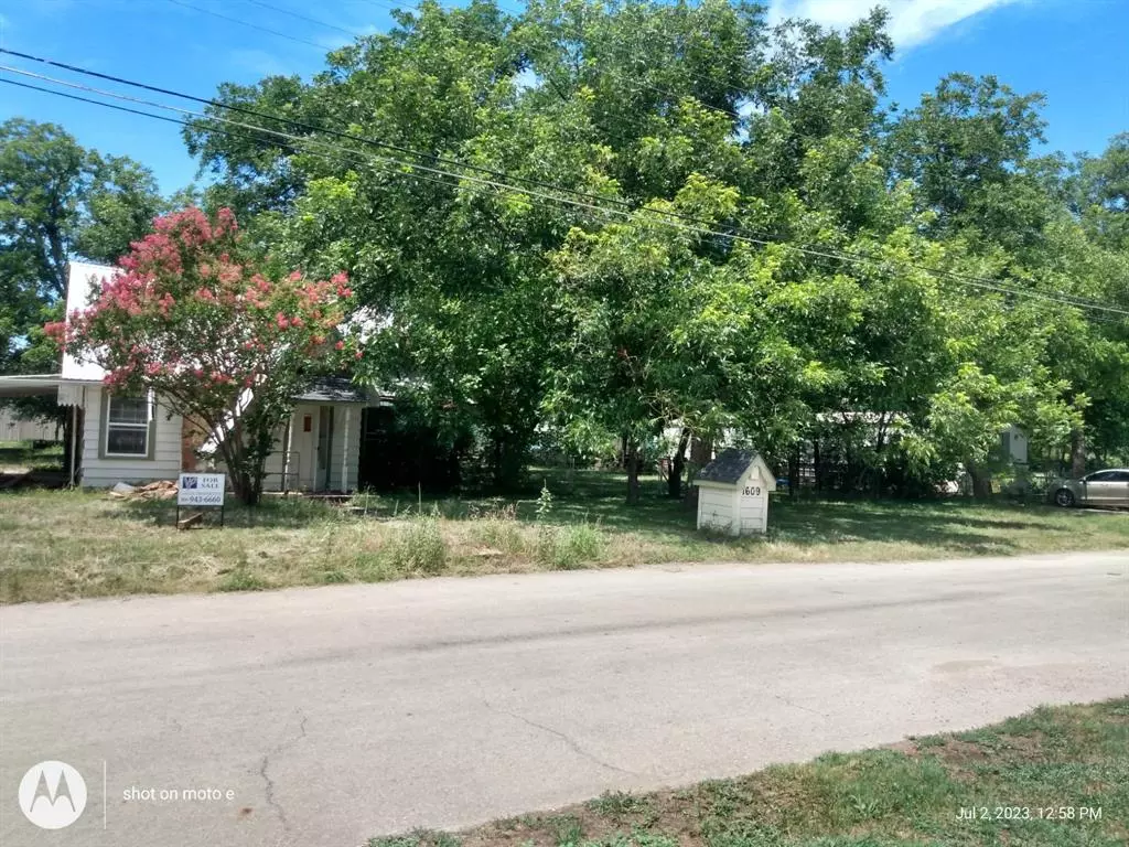 Brownwood, TX 76801,1609 Waco Street