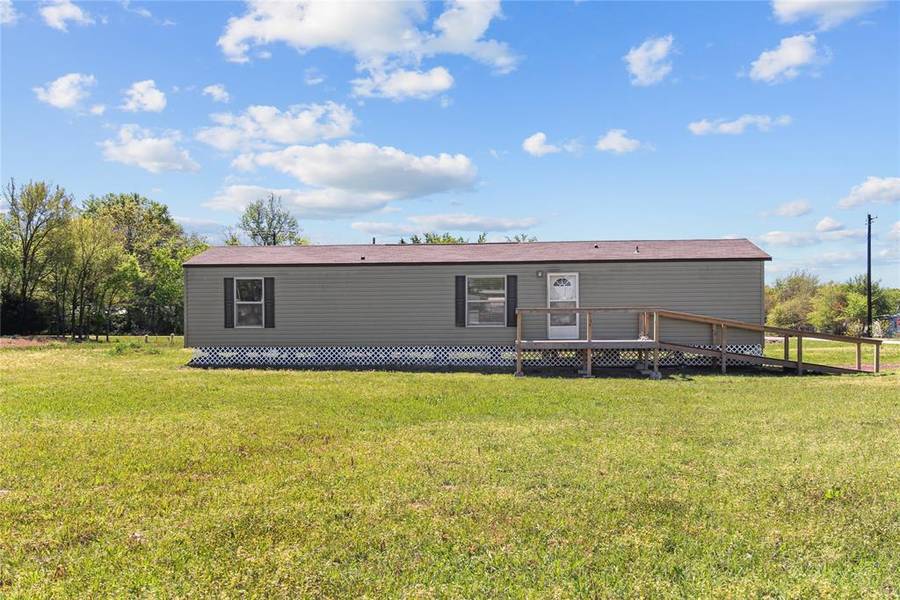 824 Holiday Village Drive, Quitman, TX 75783