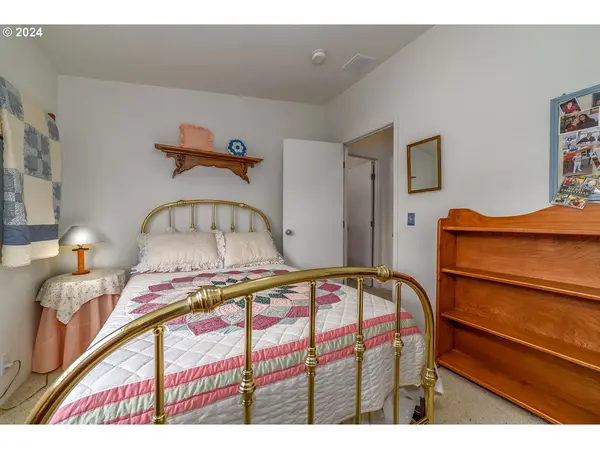 77500 S 6TH ST #B14, Cottage Grove, OR 97424