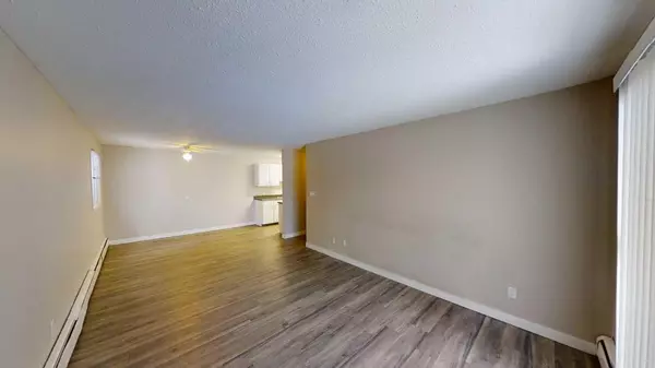 Grande Prairie, AB T8V1H1,10028 105 AVE #9