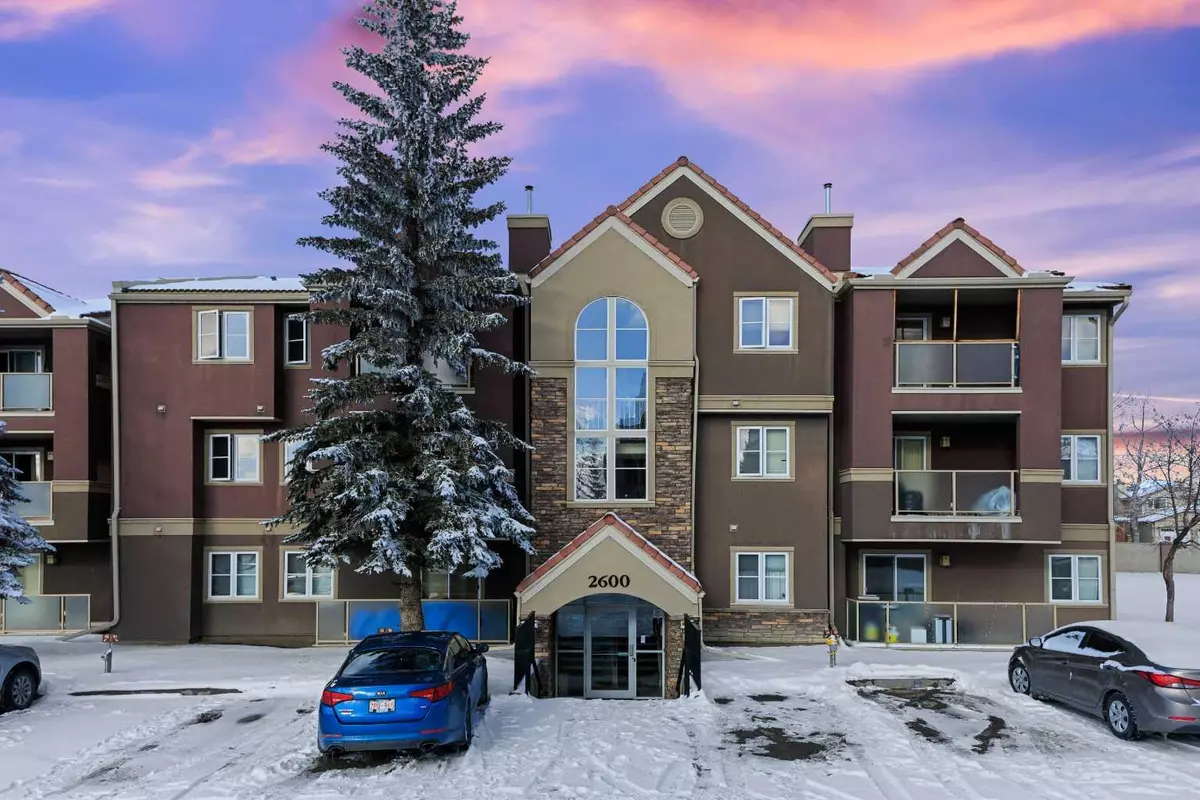 Calgary, AB T3A 3Y5,2632 Edenwold HTS NW #32