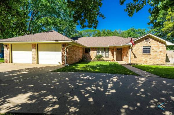 1002 Bel Air Drive, Athens, TX 75751