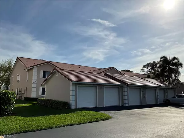 6780 Dennis CIR M-103, Naples, FL 34104