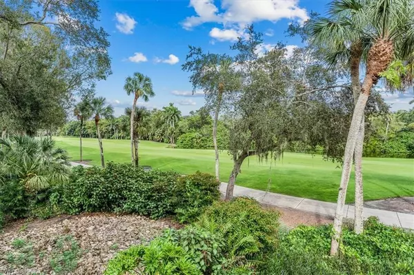 Naples, FL 34105,107 Clubhouse DR 258