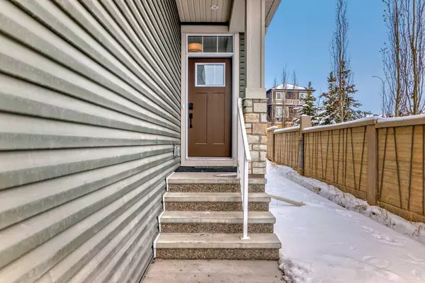 Calgary, AB T3P 1M3,22 Lucas WAY NW