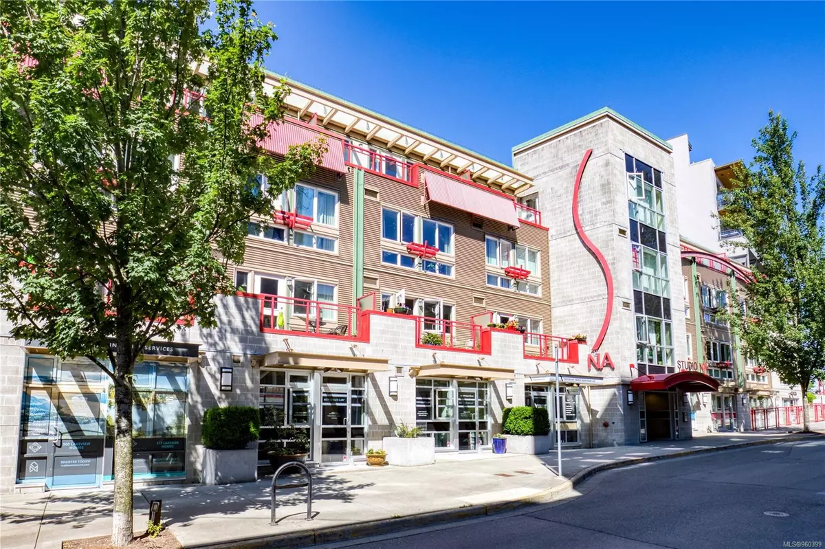 Nanaimo, BC V9R 5H3,99 Chapel St #404