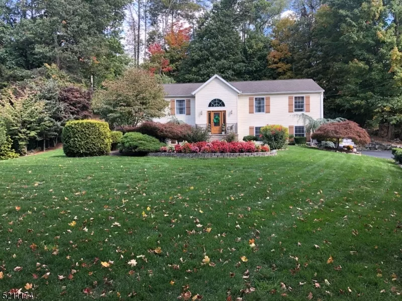 6 Apple Ln, West Milford Twp., NJ 07480