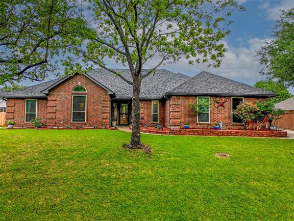 420 Flagstone Drive, Burleson, TX 76028