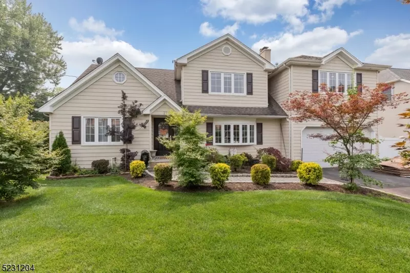 27 Limoli Ln, Clark Twp., NJ 07066