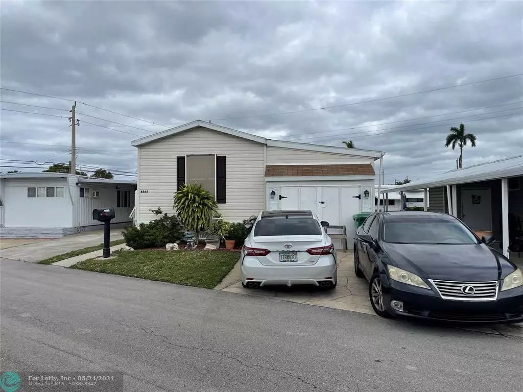 Davie, FL 33324,8565 SW 17th Ct