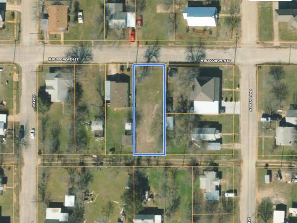 105 W Bloodworth Street, Olney, TX 76374