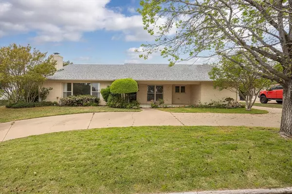 5010 Rio Vista Drive, Granbury, TX 76049