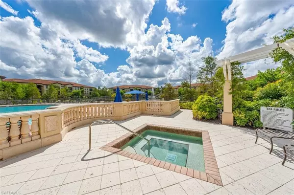 Naples, FL 34105,13010 Positano CIR 301