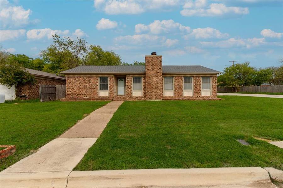 511 S Waxahachie Street, Mansfield, TX 76063