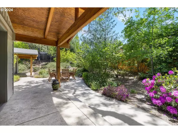 Ashland, OR 97520,391 GRANDVIEW DR