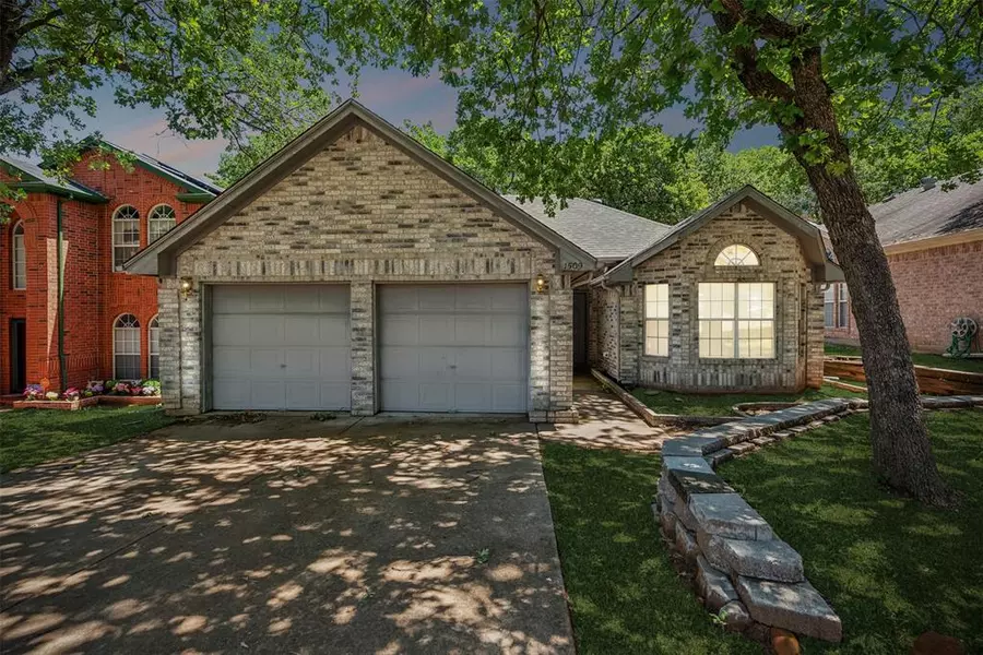 1509 Arbor Ridge Drive, Fort Worth, TX 76112