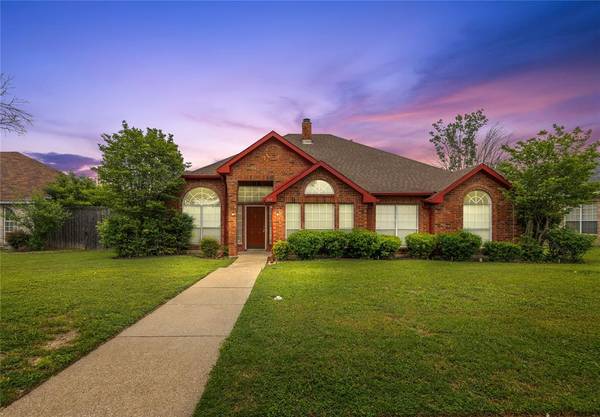 804 Bridle Drive,  Desoto,  TX 75115