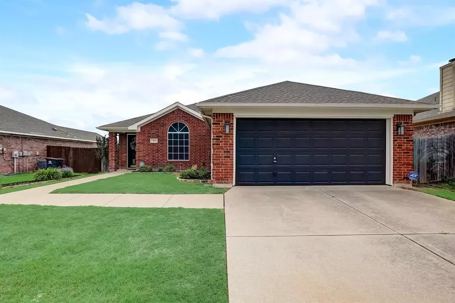 7402 Fossil Lake Drive, Arlington, TX 76002