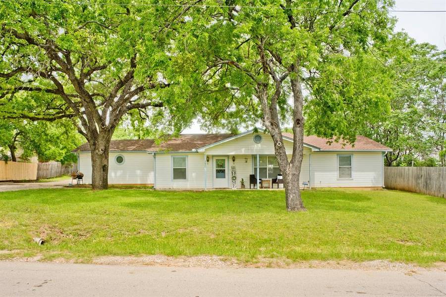 120 Avondale Avenue, Azle, TX 76020