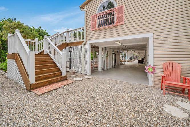 Sanibel, FL 33957,741 Nerita ST