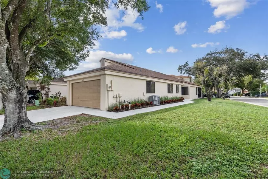 2051 NW 38th Ave, Coconut Creek, FL 33066