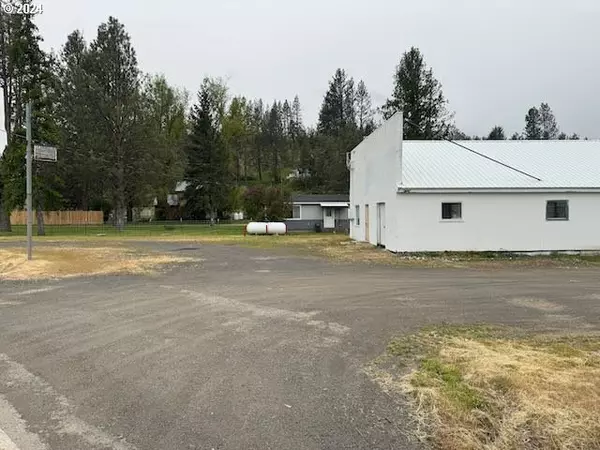 Wallowa, OR 97885,704 E HIGHWAY 82