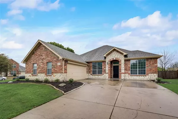 5215 Lake Haven Lane,  Grand Prairie,  TX 75052