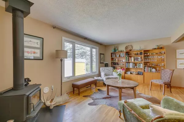 Calgary, AB T3A 1H2,6140 Dalmarnock CRES NW