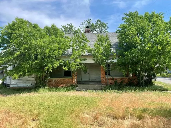 302 S Lane Street, Decatur, TX 76234