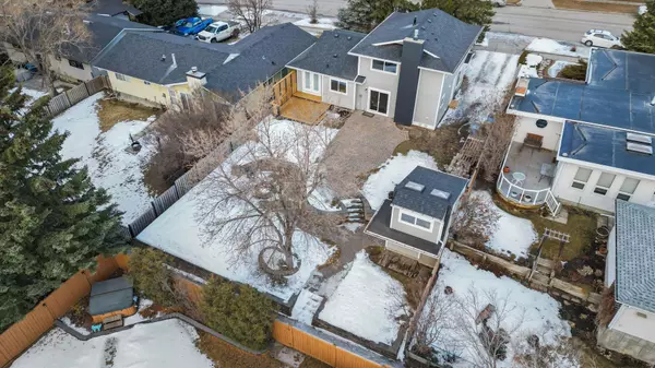 Calgary, AB T3A 1T1,5736 Dalhousie DR NW