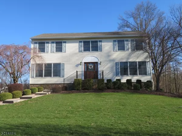 10 Cindy Ln, Washington Twp., NJ 07853