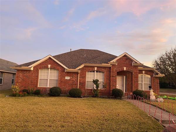 2068 Pecan Creek Drive, Mesquite, TX 75181