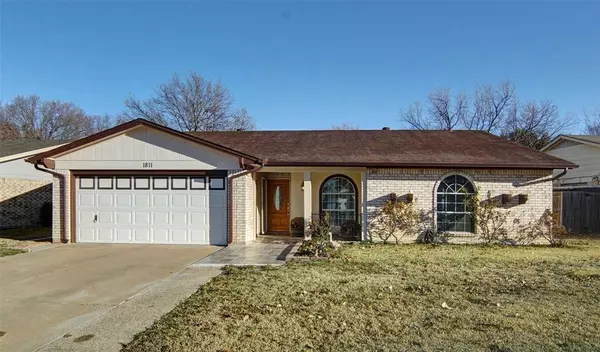 1811 Briar Meadow Drive, Arlington, TX 76014