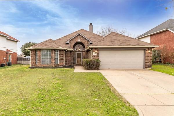 215 Parkmead Court, Arlington, TX 76014