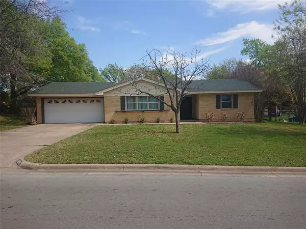 3805 Palomino Drive, Benbrook, TX 76116